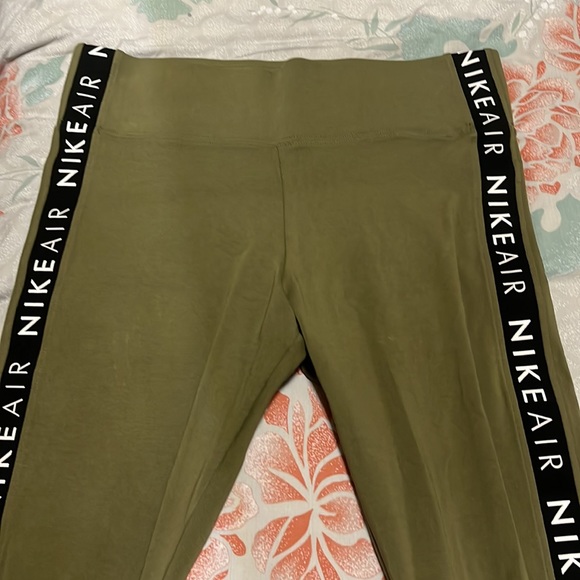 Green Nike air 3/4 leggings - Picture 4 of 5
